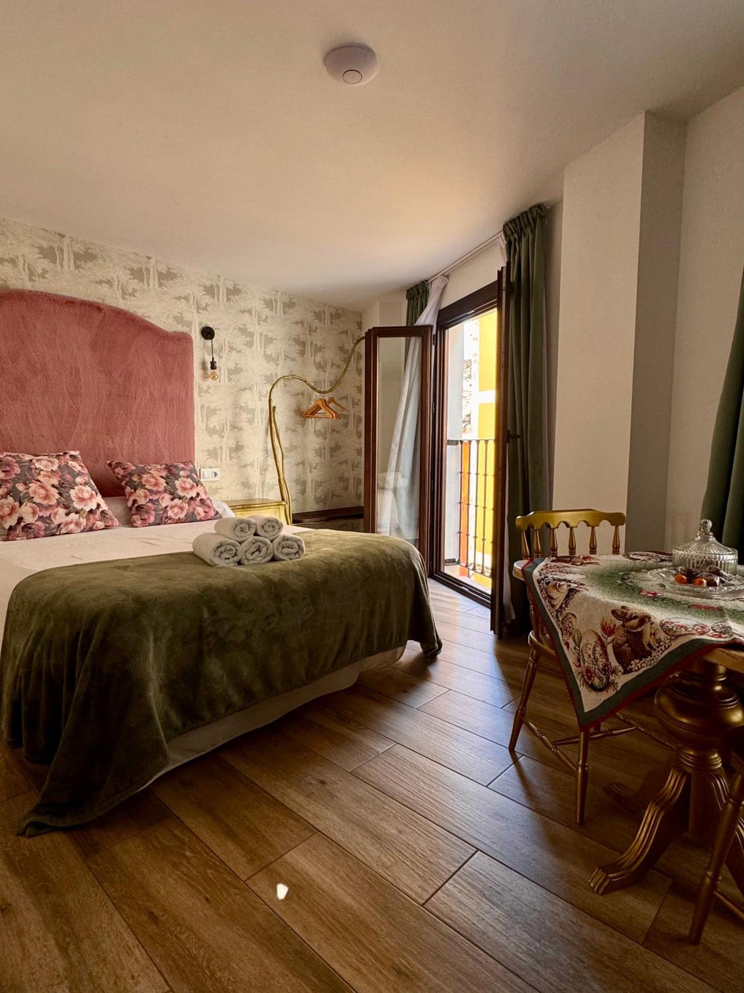 Ateneo Cuenca Suites Con Cocina En El Casco Historico Exterior photo