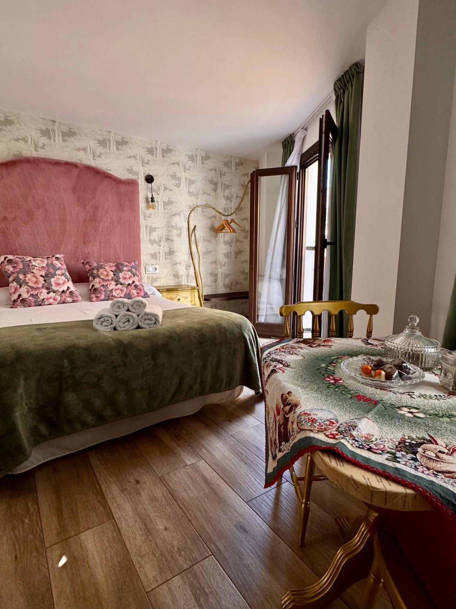 Ateneo Cuenca Suites Con Cocina En El Casco Historico Exterior photo